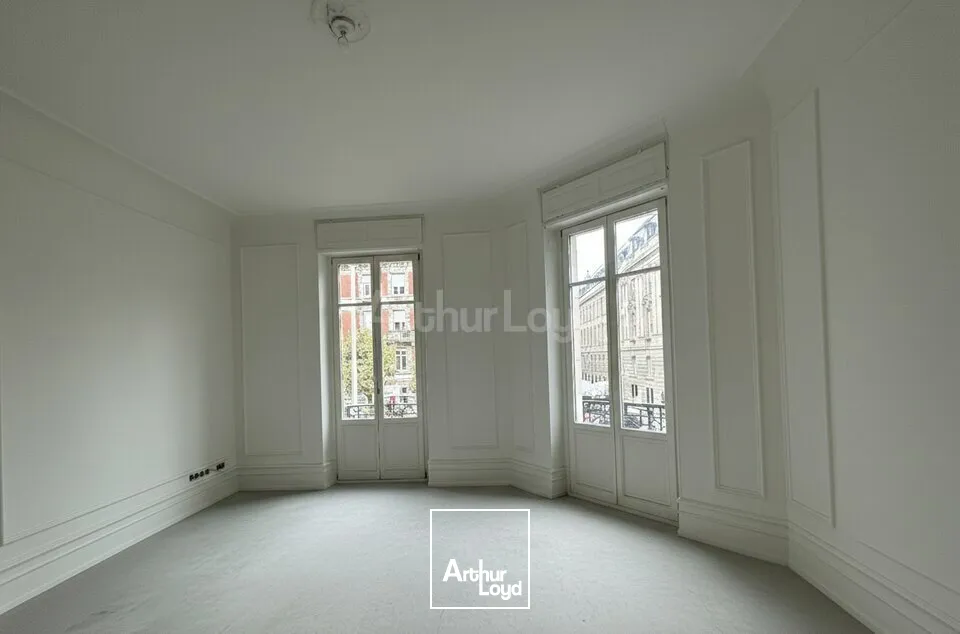 BUREAUX à LOUER de 461 m²