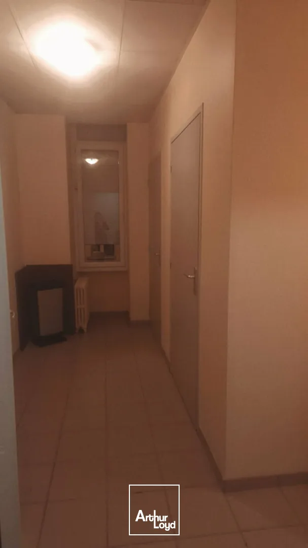 Plateau de bureaux rénové de 107 m² à vendre  Situation premium sur les quais de Tulle