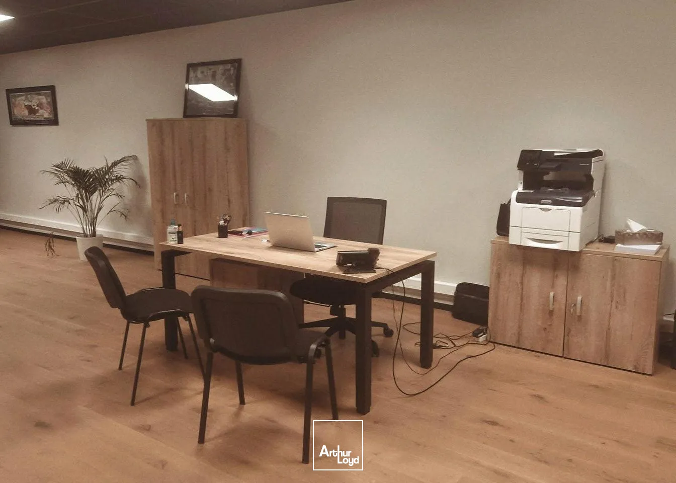 Plateau de bureaux rénové de 107 m² à vendre  Situation premium sur les quais de Tulle