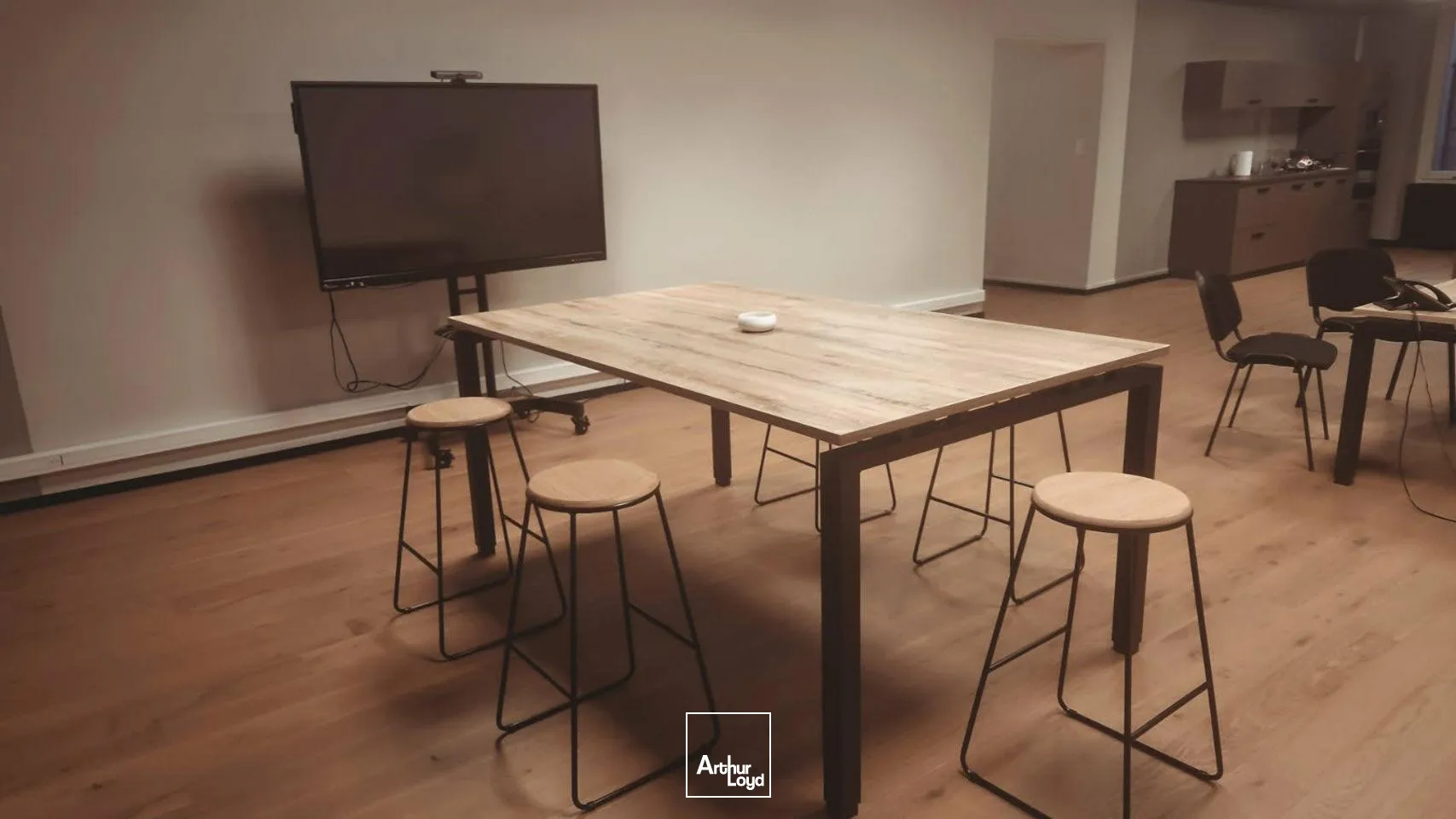 Plateau de bureaux rénové de 107 m² à vendre  Situation premium sur les quais de Tulle