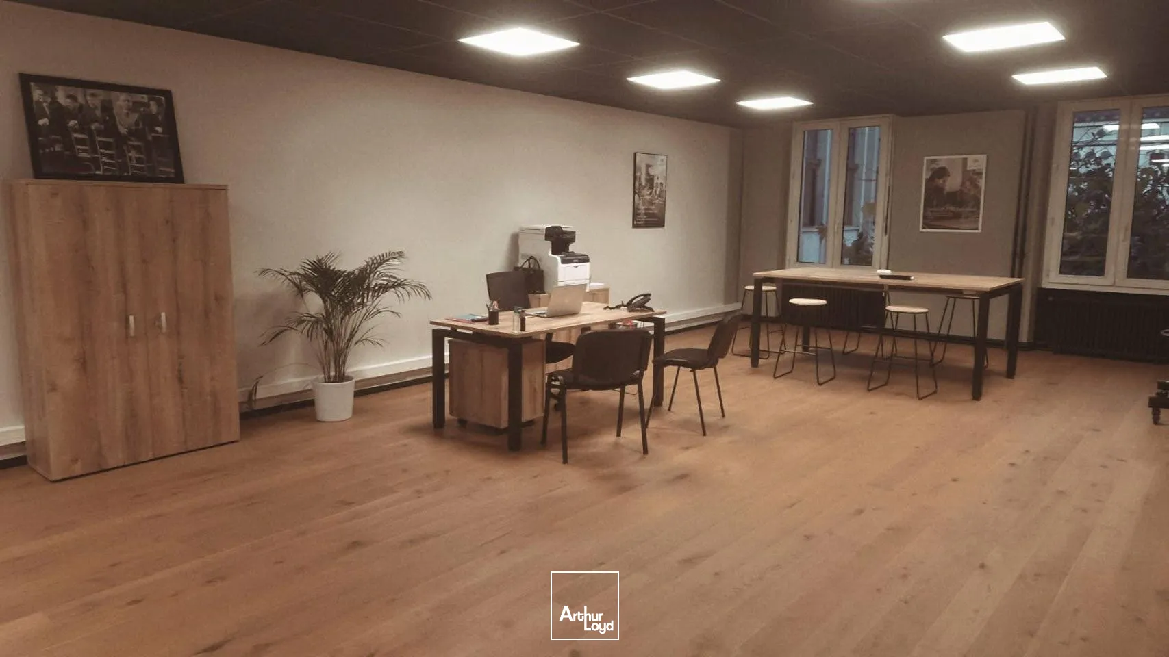 Plateau de bureaux rénové de 107 m² à vendre  Situation premium sur les quais de Tulle