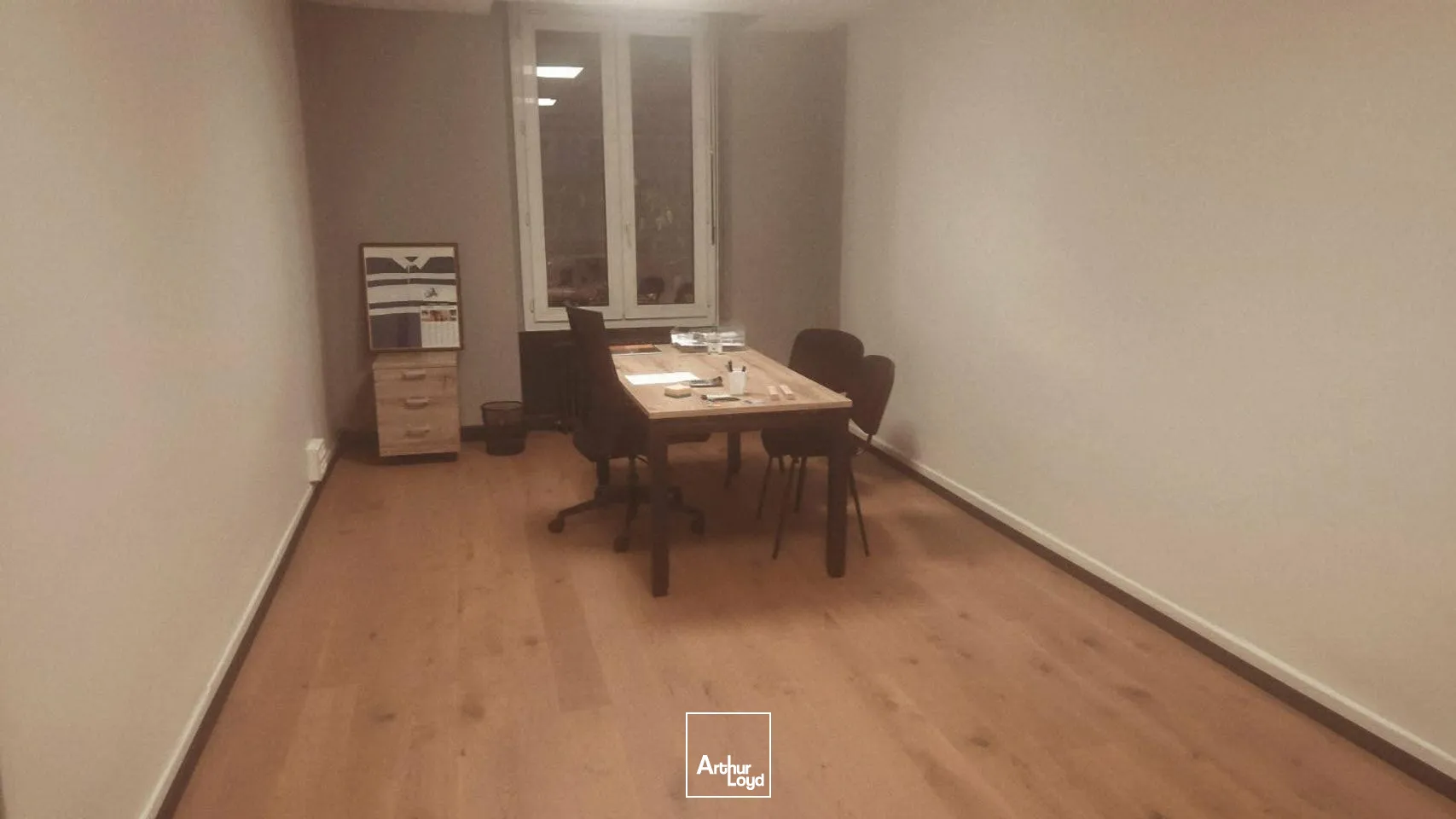 Plateau de bureaux rénové de 107 m² à vendre  Situation premium sur les quais de Tulle