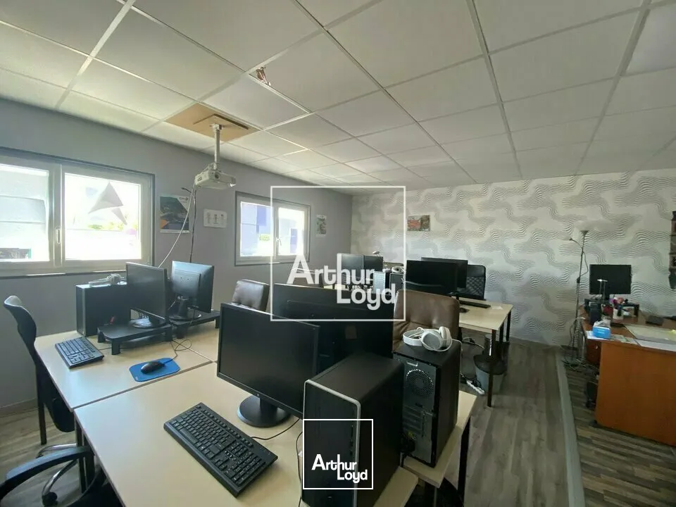 Bureaux dans un immeuble entretenu à la location