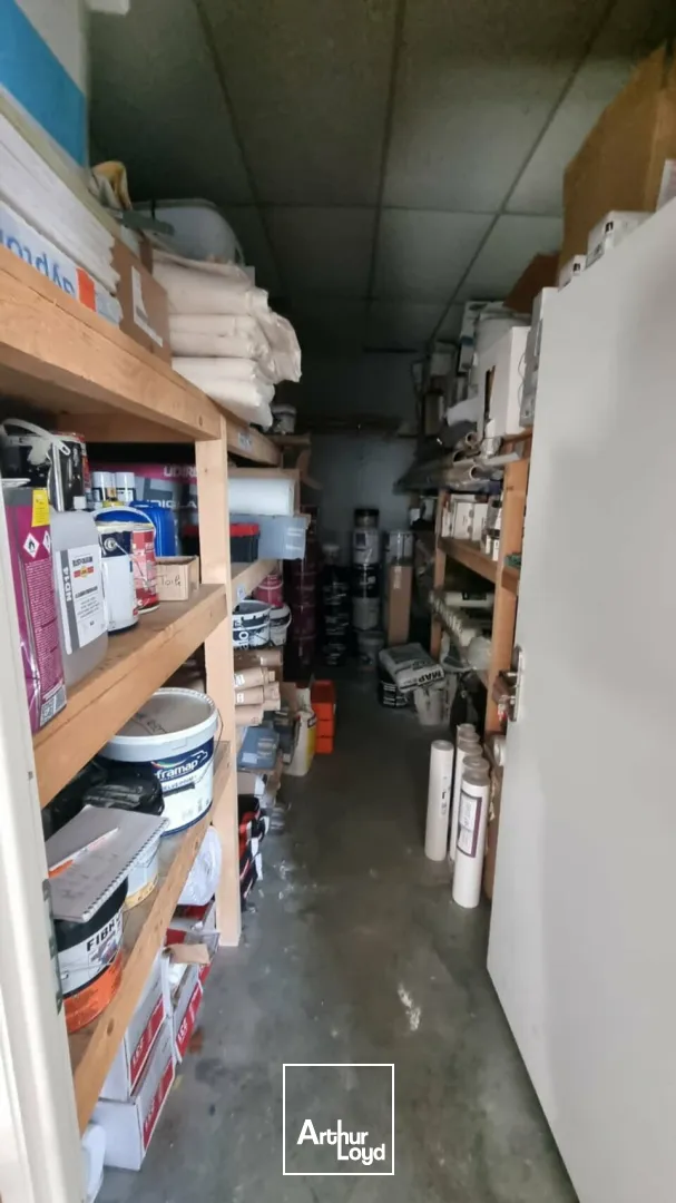 À louer  Local d'activité 261 m² avec bureaux et accès direct rocade  Poitiers Sud