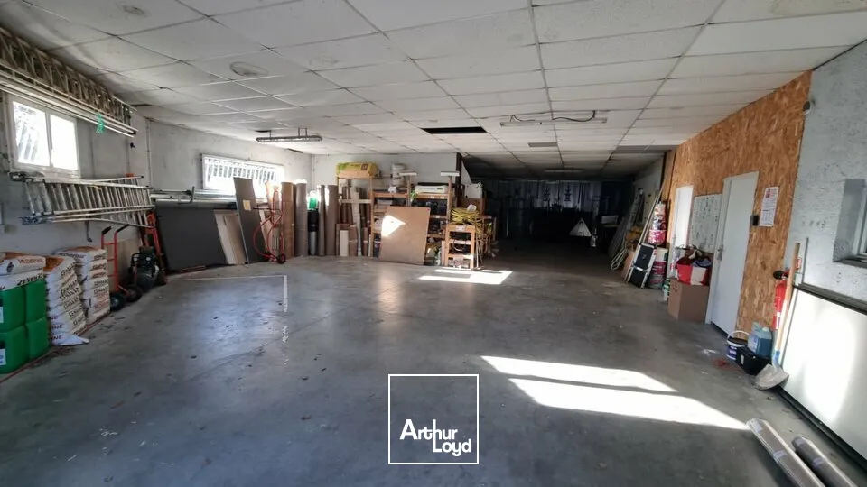 À louer  Local d'activité 261 m² avec bureaux et accès direct rocade  Poitiers Sud