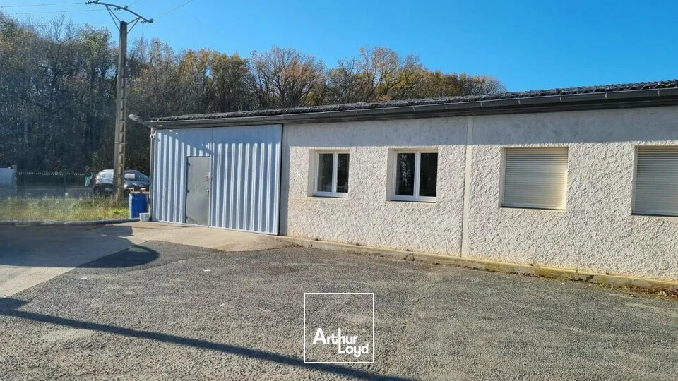 À louer  Local d'activité 261 m² avec bureaux et accès direct rocade  Poitiers Sud