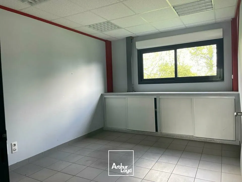 A LOUER LOCAL D'ACTIVITE 360M² SUR BRESSUIRE (79)