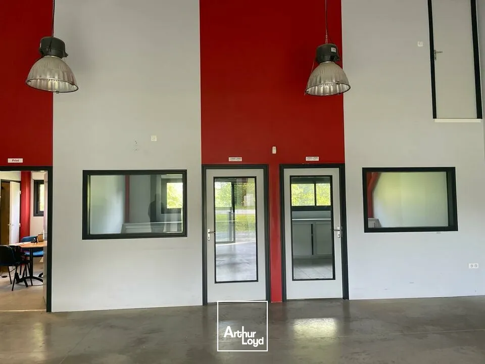 A LOUER LOCAL D'ACTIVITE 360M² SUR BRESSUIRE (79)