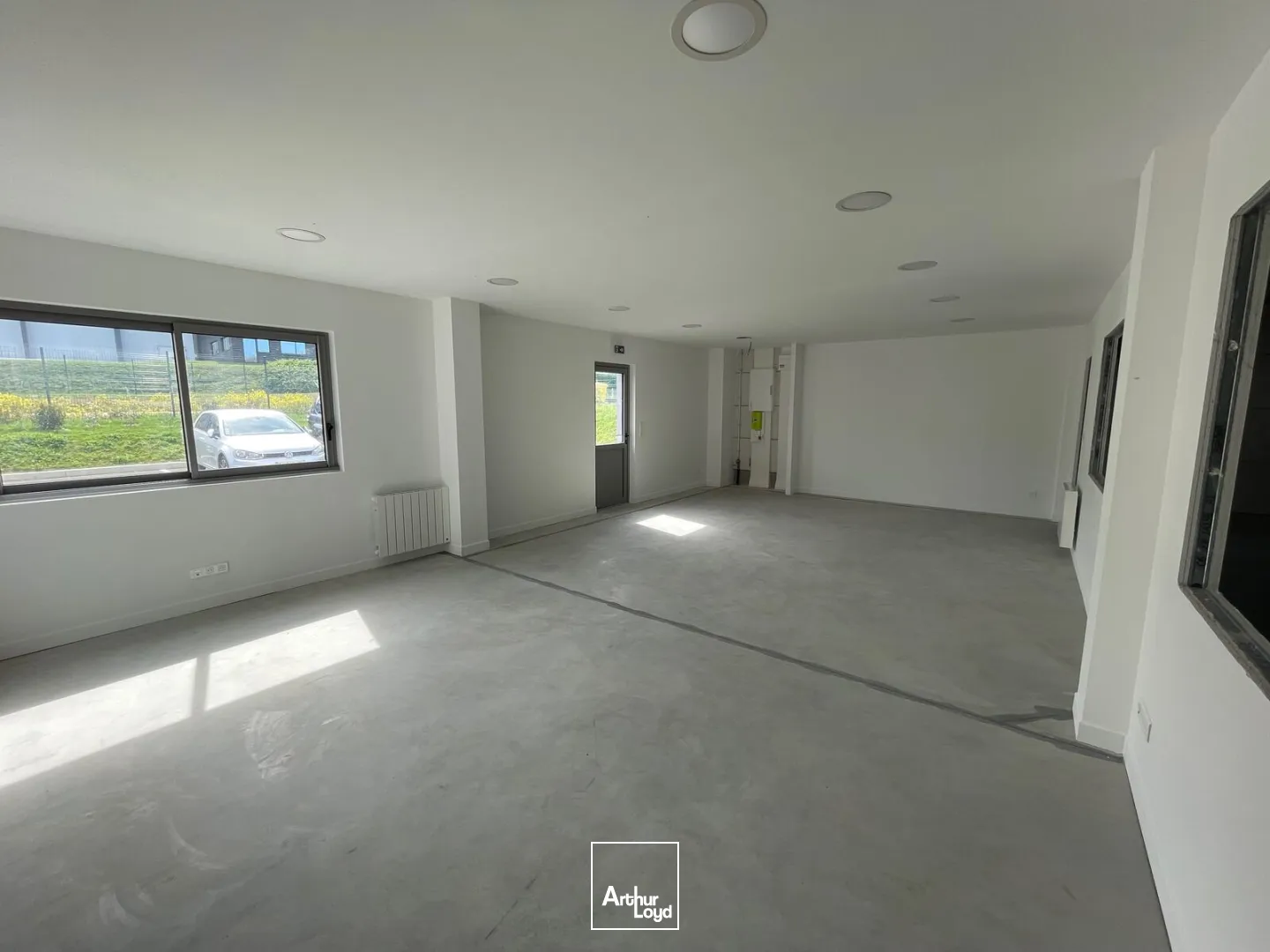 A LOUER LOCAL D'ACTIVITÉ 230 M2 À VENETTE - BOIS DE PLAISANCE - PÉRIPHÉRIE COMPIEGNE