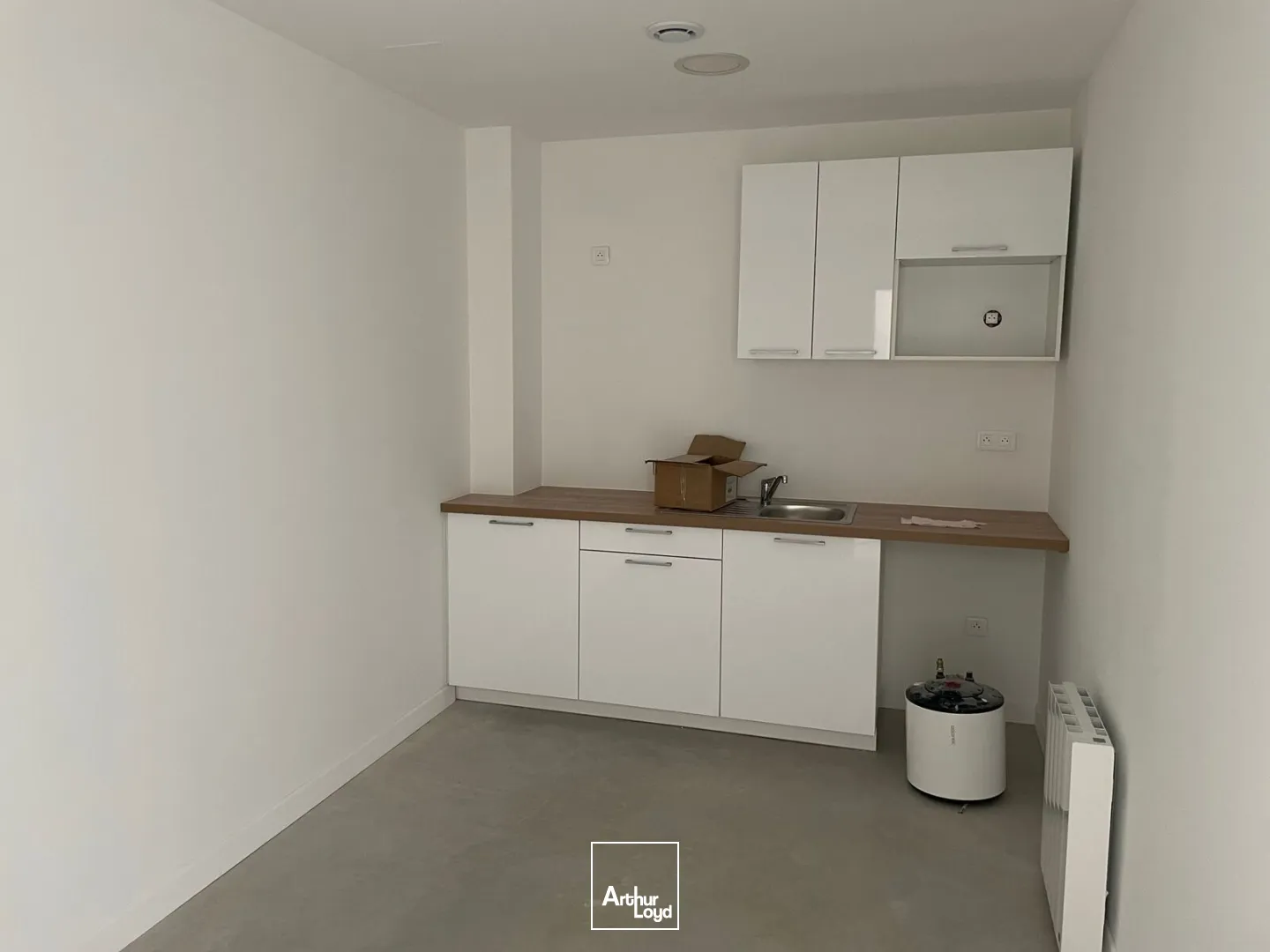 A LOUER LOCAL D'ACTIVITÉ 230 M2 À VENETTE - BOIS DE PLAISANCE - PÉRIPHÉRIE COMPIEGNE