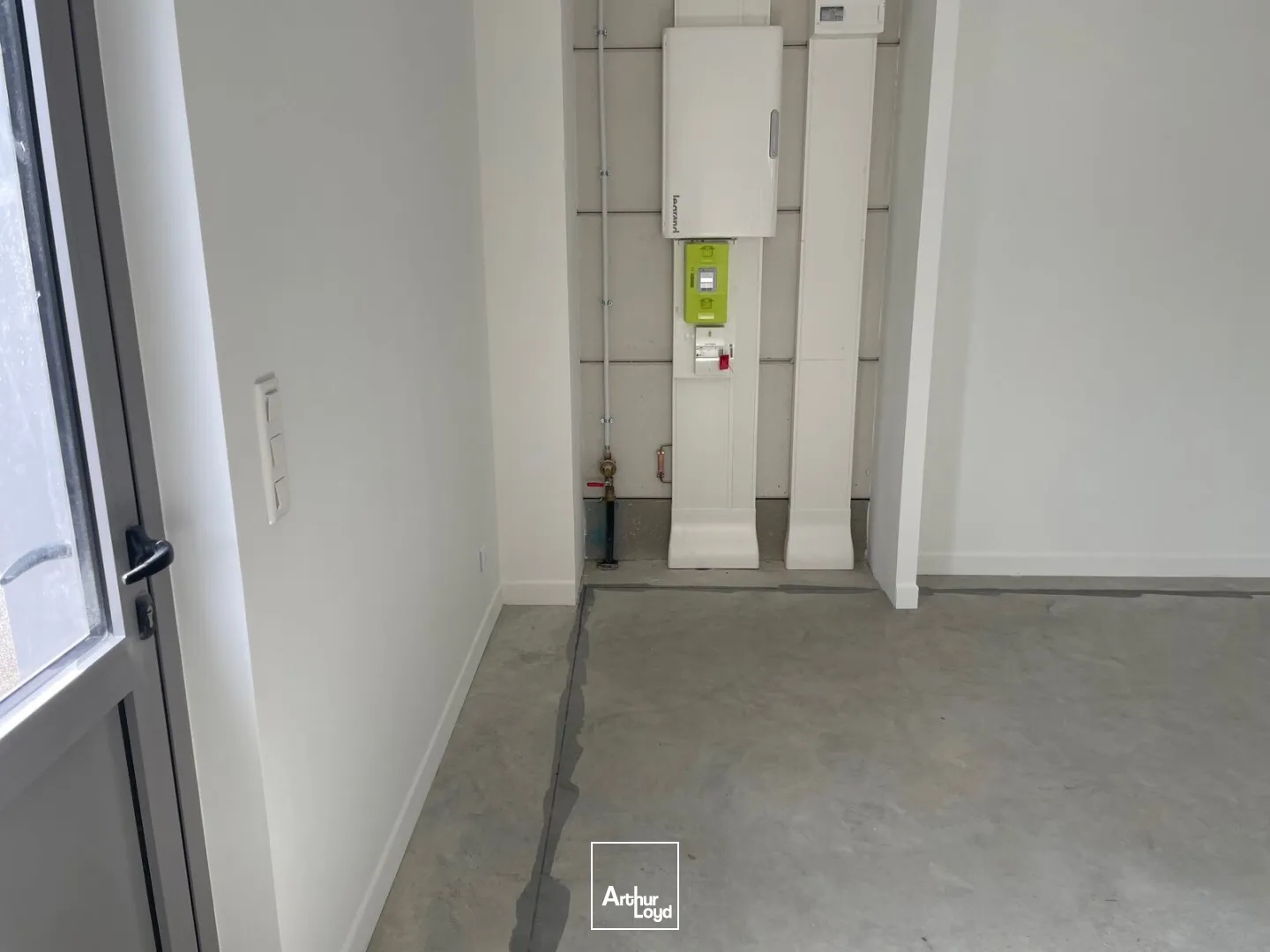 A LOUER LOCAL D'ACTIVITÉ 230 M2 À VENETTE - BOIS DE PLAISANCE - PÉRIPHÉRIE COMPIEGNE