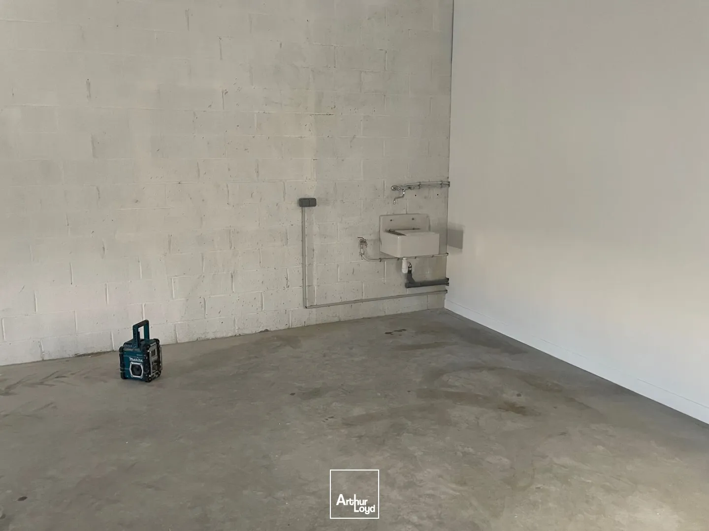 A LOUER LOCAL D'ACTIVITÉ 230 M2 À VENETTE - BOIS DE PLAISANCE - PÉRIPHÉRIE COMPIEGNE