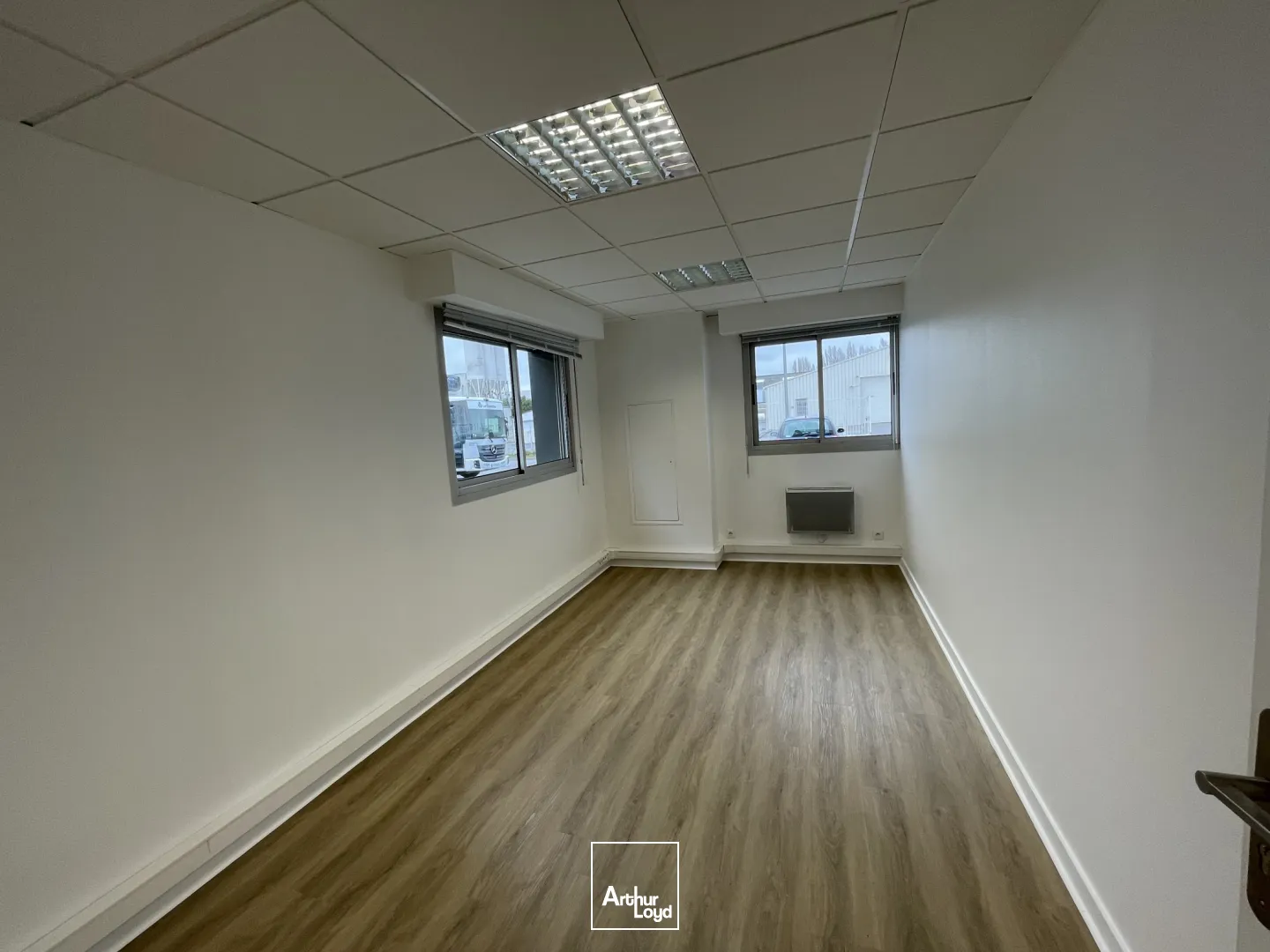 BUREAUX À LOUER-78 M²-LA CHAPELLE SUR ERDRE