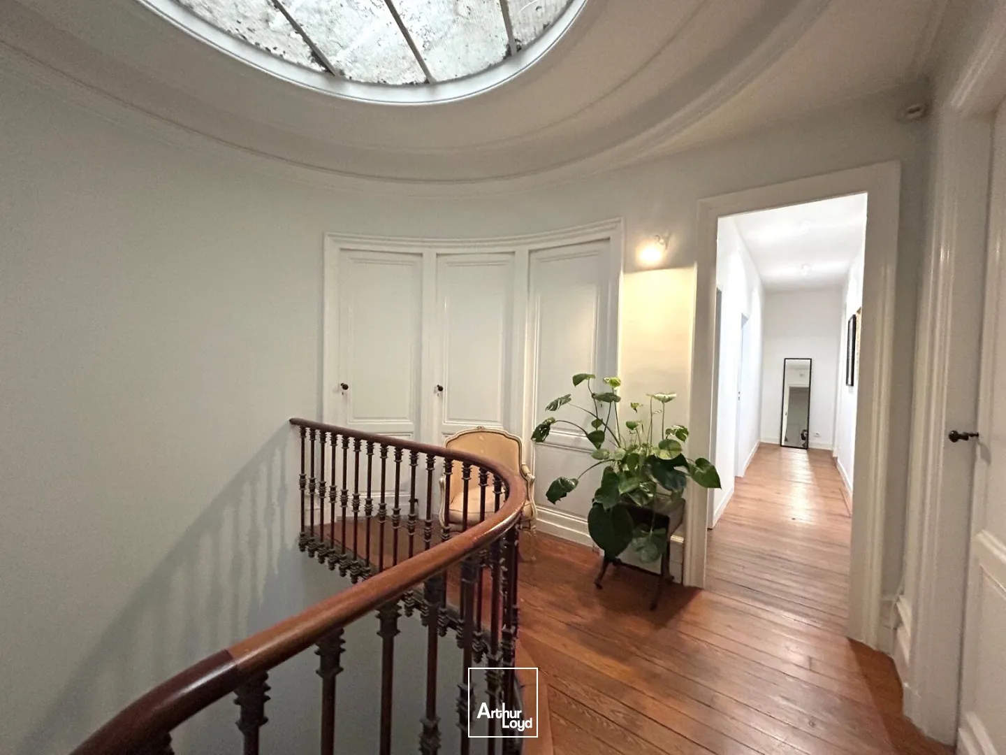 Bureaux à louer face au parc bordelais - ensemble fonctionnel de 434 m² avec sous-sol.