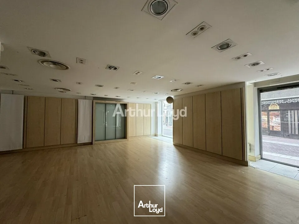 LOCAL COMMERCIAL à LOUER de 124.26 m²
