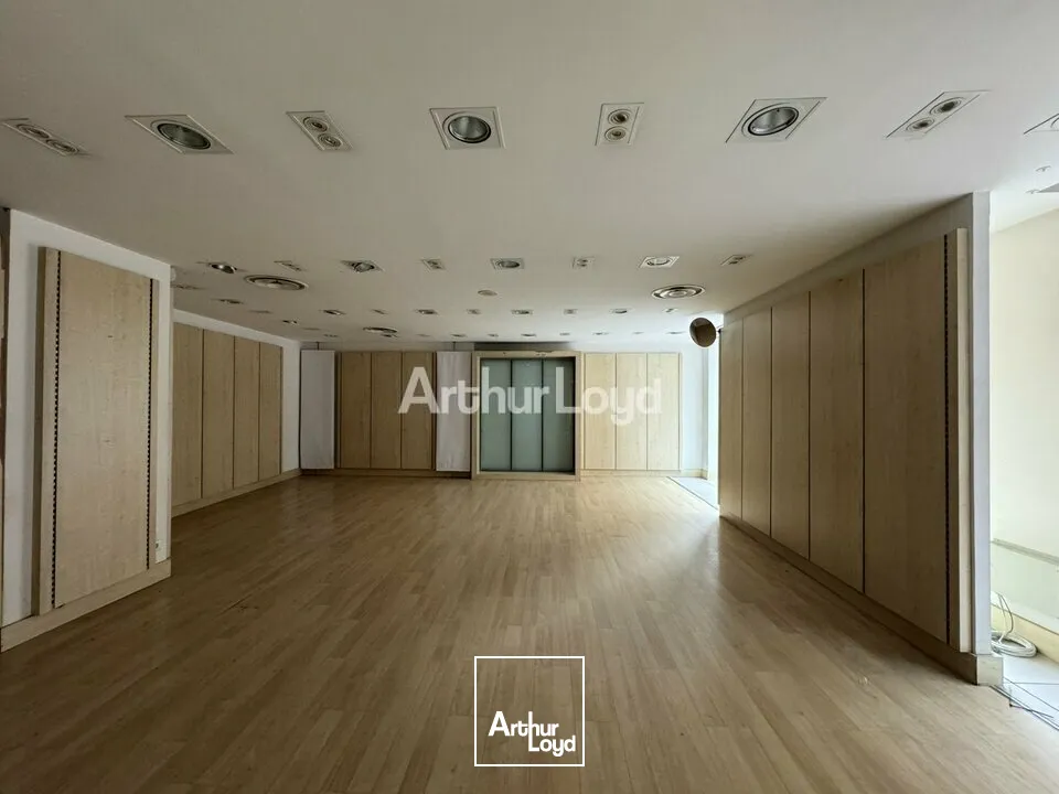 LOCAL COMMERCIAL à LOUER de 124.26 m²