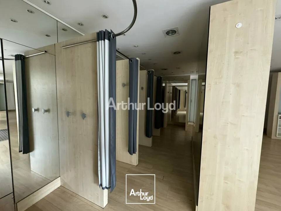 LOCAL COMMERCIAL à LOUER de 124.26 m²