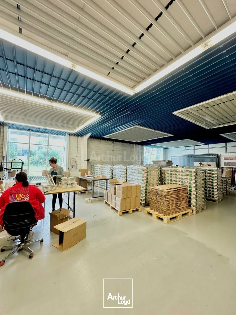 LOCAL D'ACTIVITE - ENTREPOT à LOUER de 1428 m²