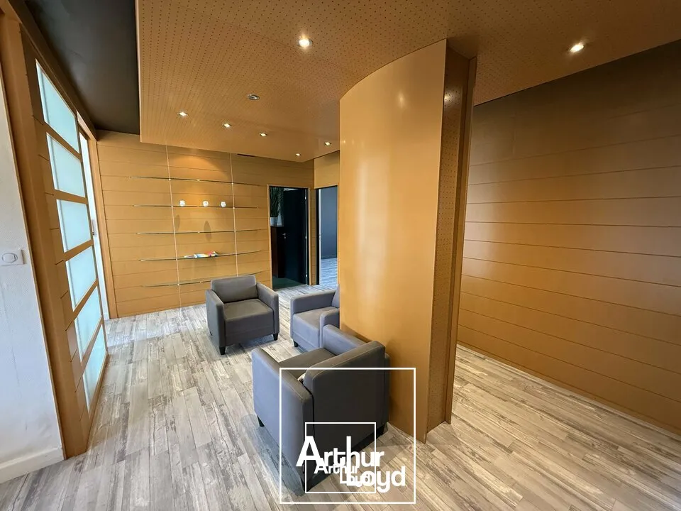 Plateau de bureaux de 103 m²  Cur de ville avec parkings sécurisés