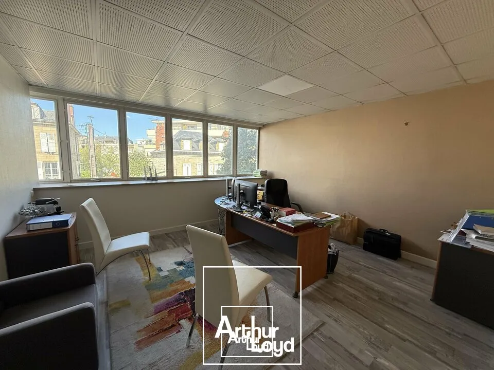 Plateau de bureaux de 103 m²  Cur de ville avec parkings sécurisés