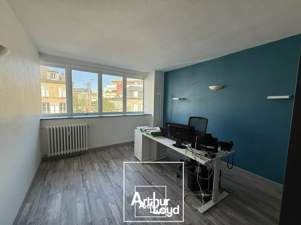 Plateau de bureaux de 103 m²  Cur de ville avec parkings sécurisés