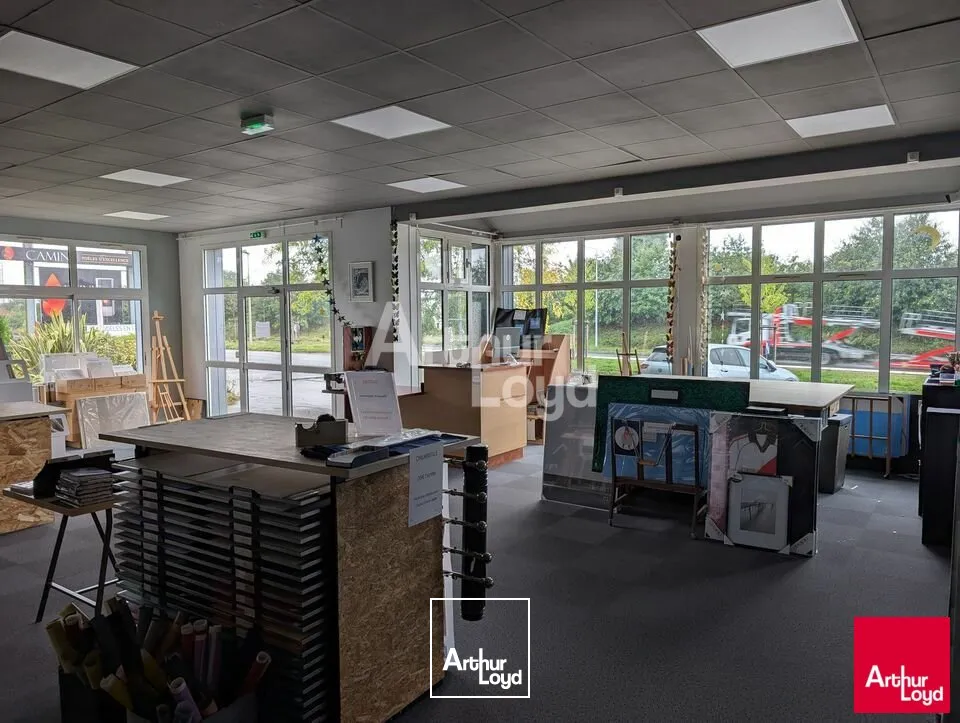 Local commercial avec visibilité et accès facile au sein de la Route du Meuble !