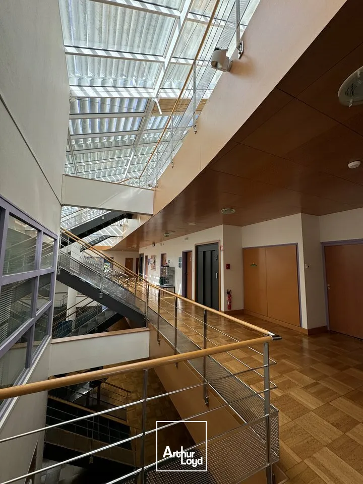 IMMEUBLE DE BUREAUX D'EXCEPTION À VENDRE DANS LA ZONE LA PLUS STRATÉGIQUE DE NIORT