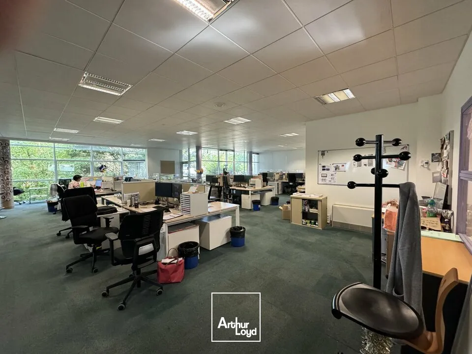 IMMEUBLE DE BUREAUX D'EXCEPTION À VENDRE DANS LA ZONE LA PLUS STRATÉGIQUE DE NIORT