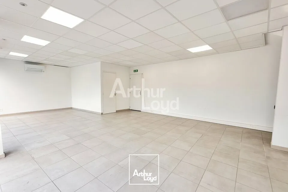 Local d'activité à louer à Chambéry avec une excellente visibilité 