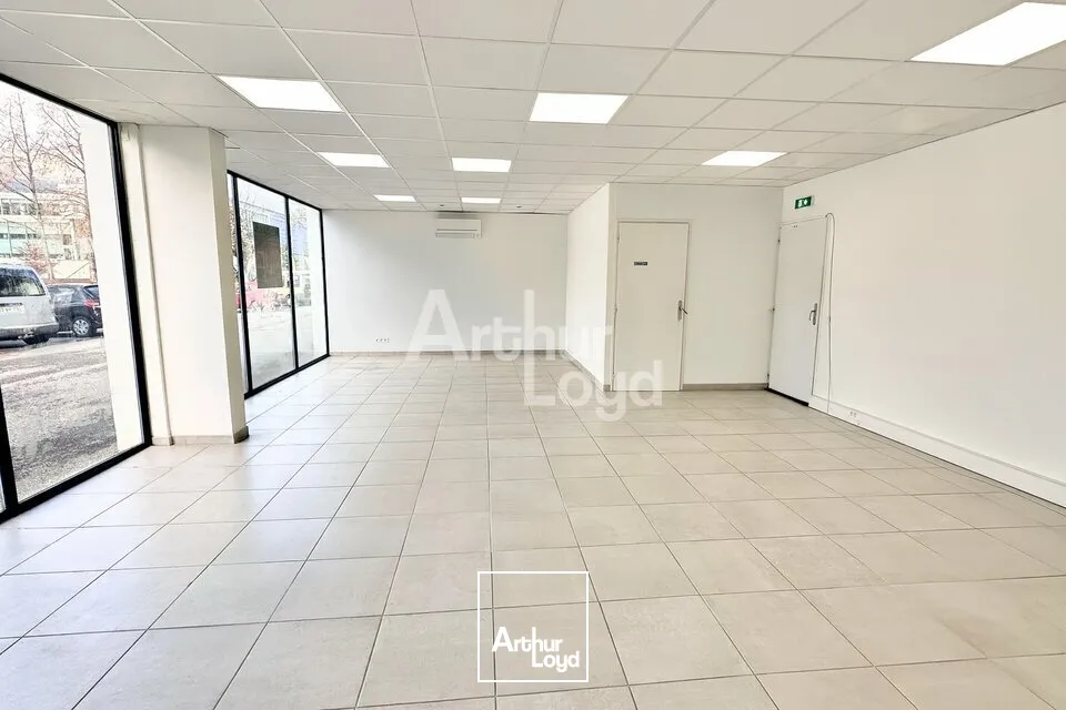 Local d'activité à louer à Chambéry avec une excellente visibilité 