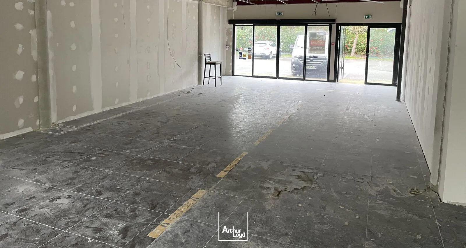 A LOUER - LOCAL COMMERCIAL 151 M² - PLESCOP