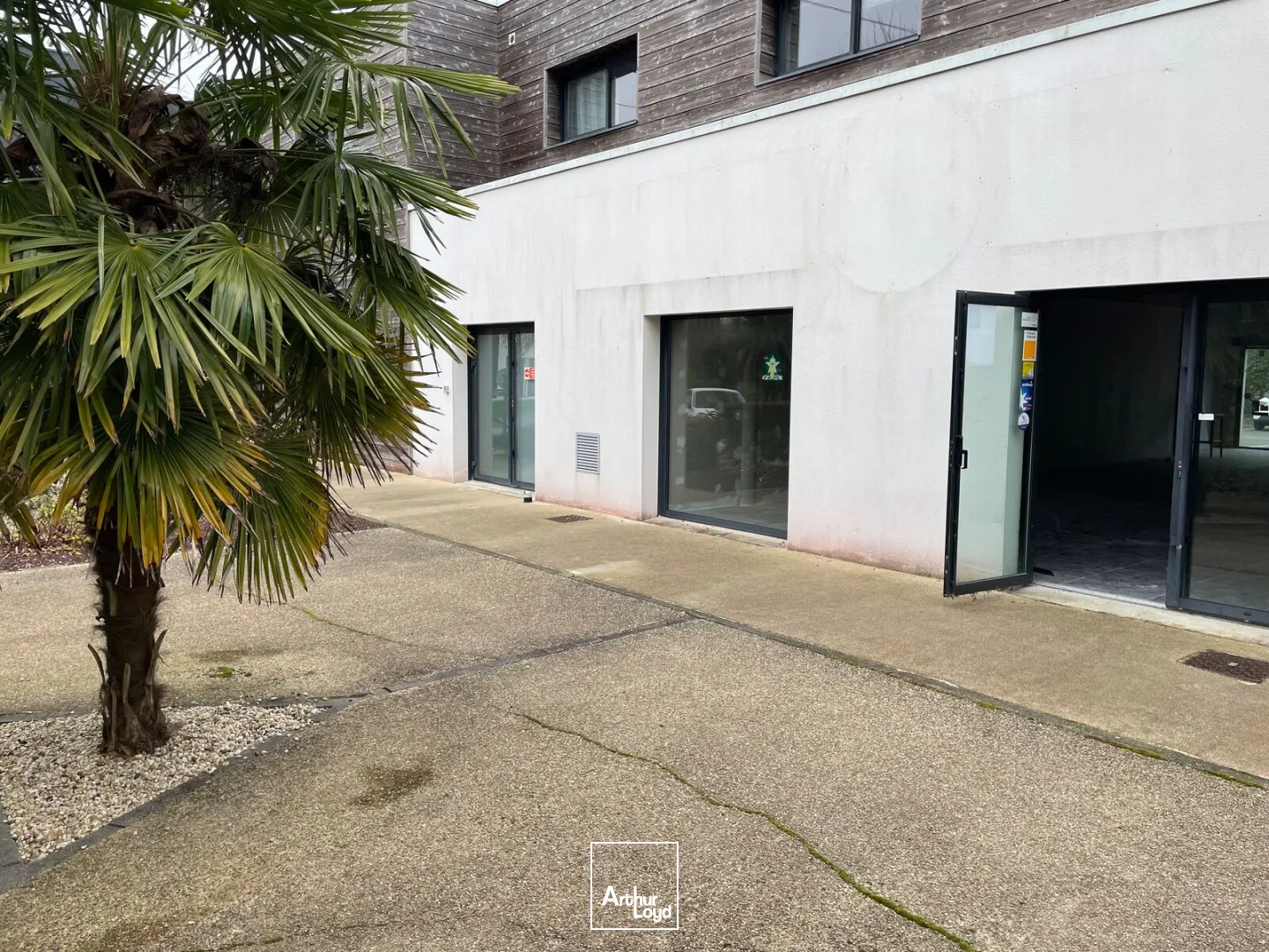 A LOUER - LOCAL COMMERCIAL 151 M² - PLESCOP