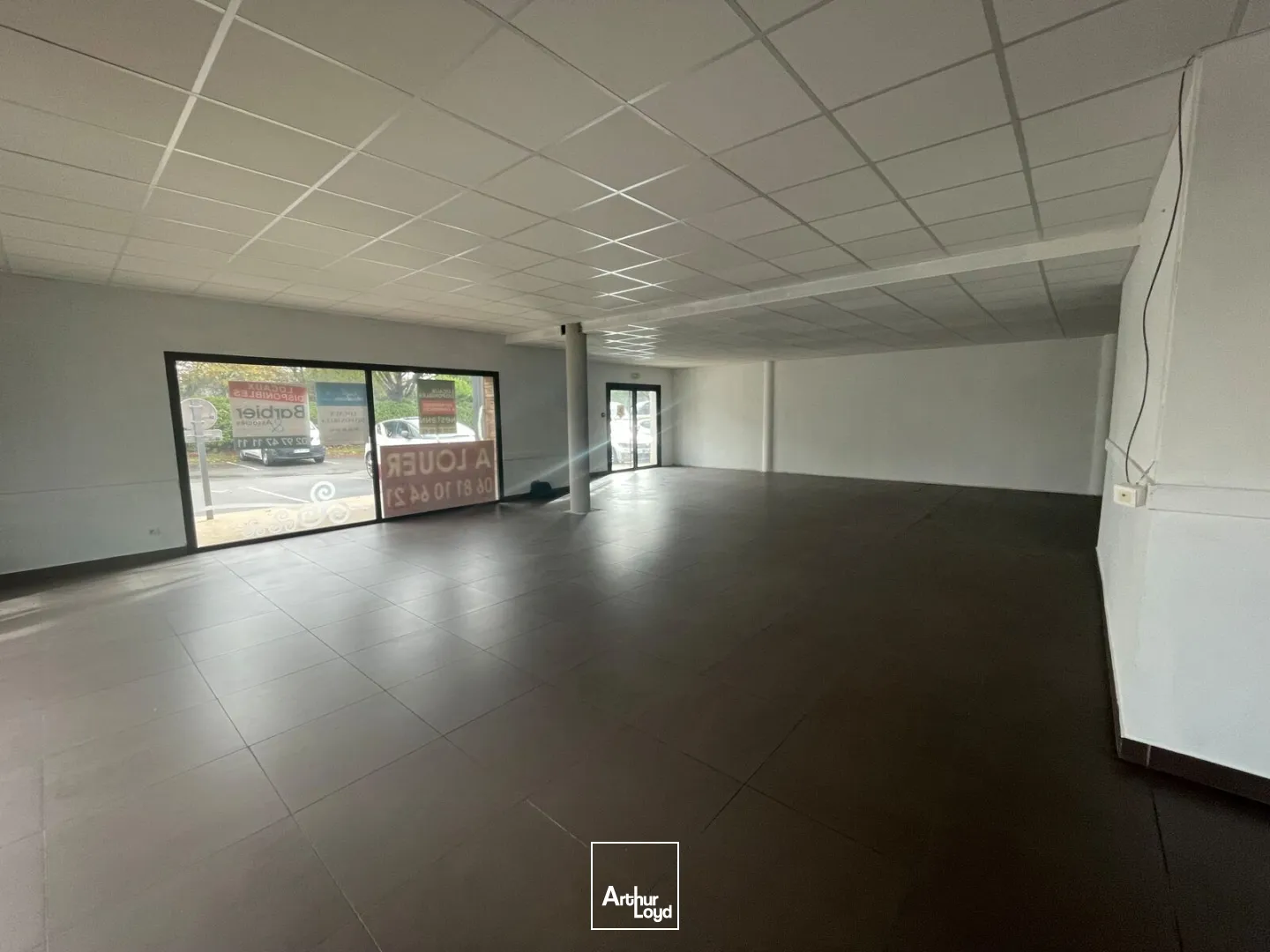 A LOUER - LOCAL COMMERCIAL 152 M² - PLESCOP