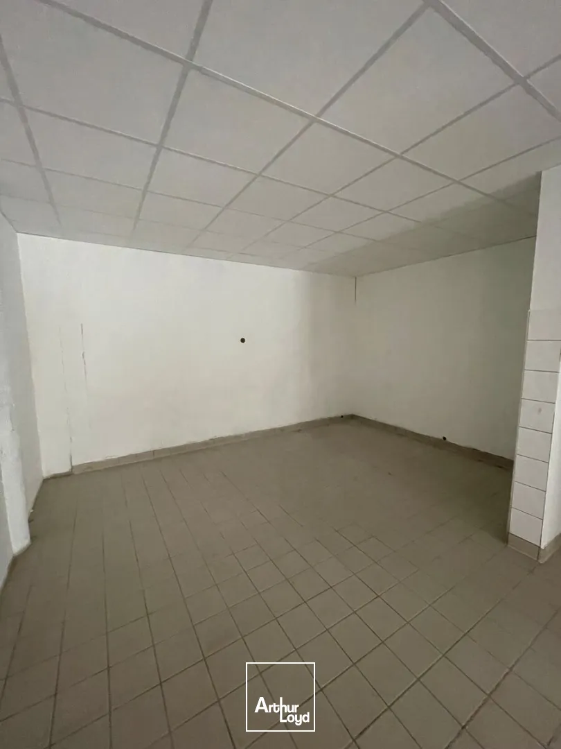 A LOUER - LOCAL COMMERCIAL 152 M² - PLESCOP