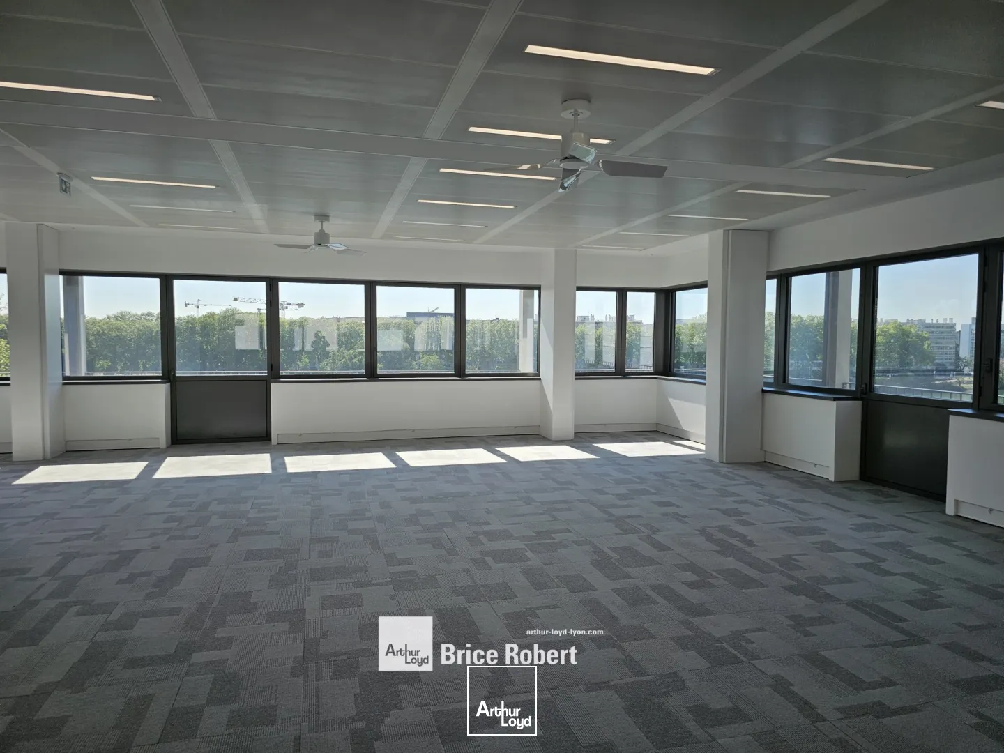 A vendre - PYLOTE - Bureaux neufs à Confluence - Lyon 2ème