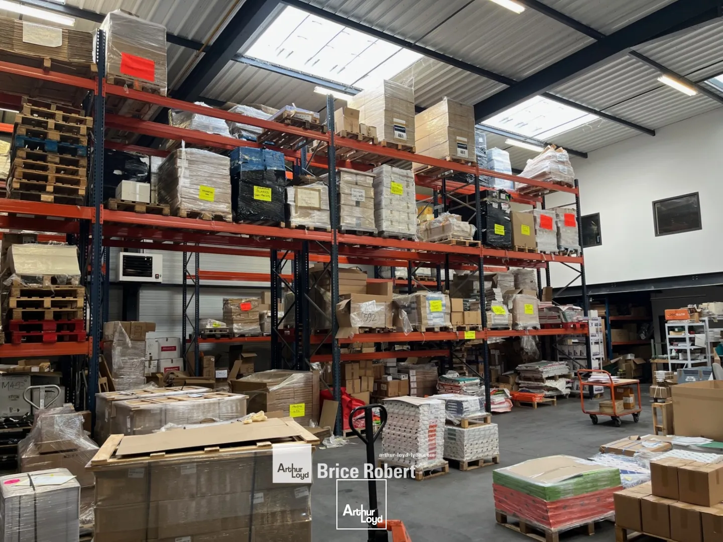 A vendre - Local d'activités - Situé dans un parc récent - Meyzieu