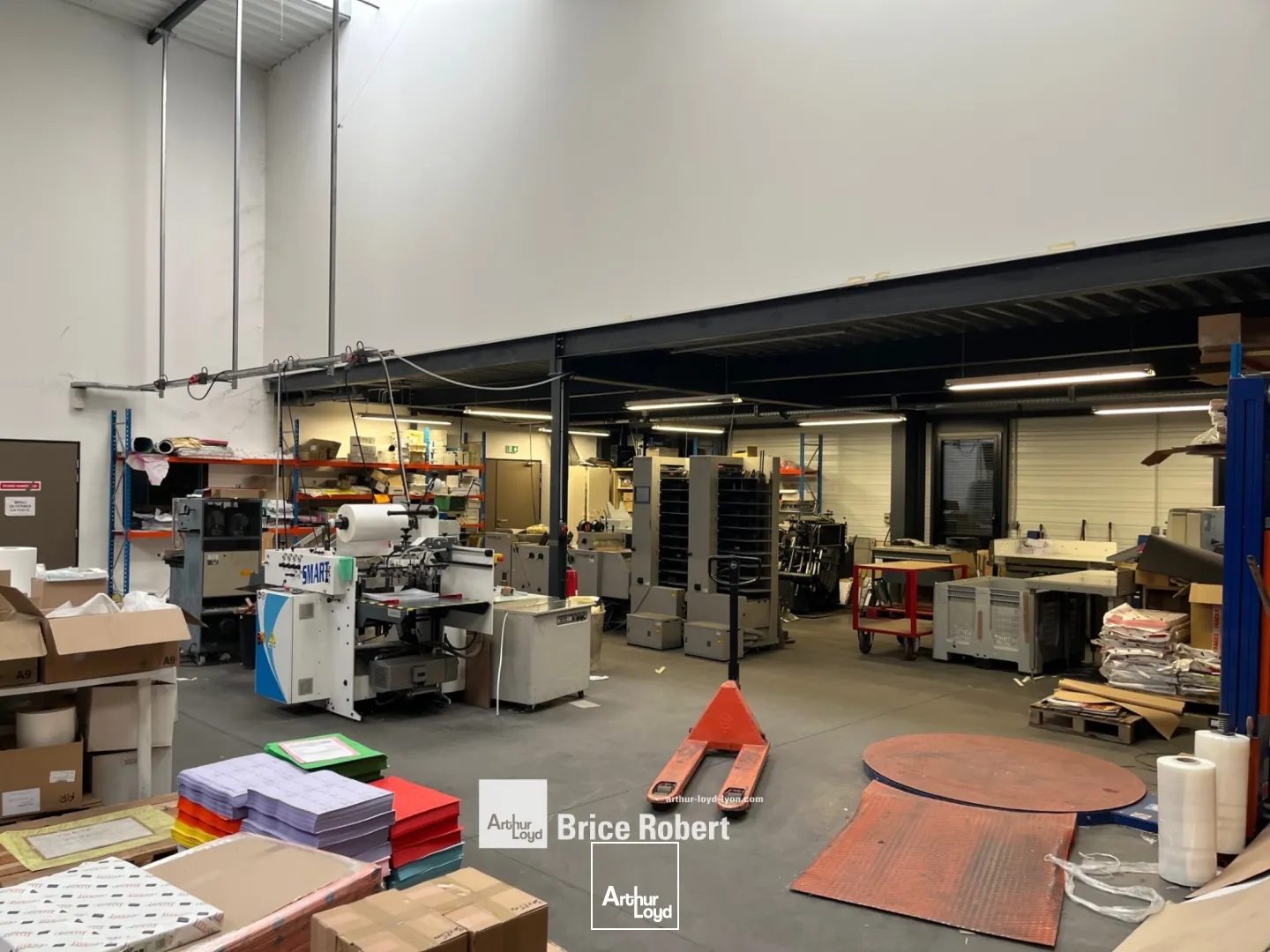 A vendre - Local d'activités - Situé dans un parc récent - Meyzieu