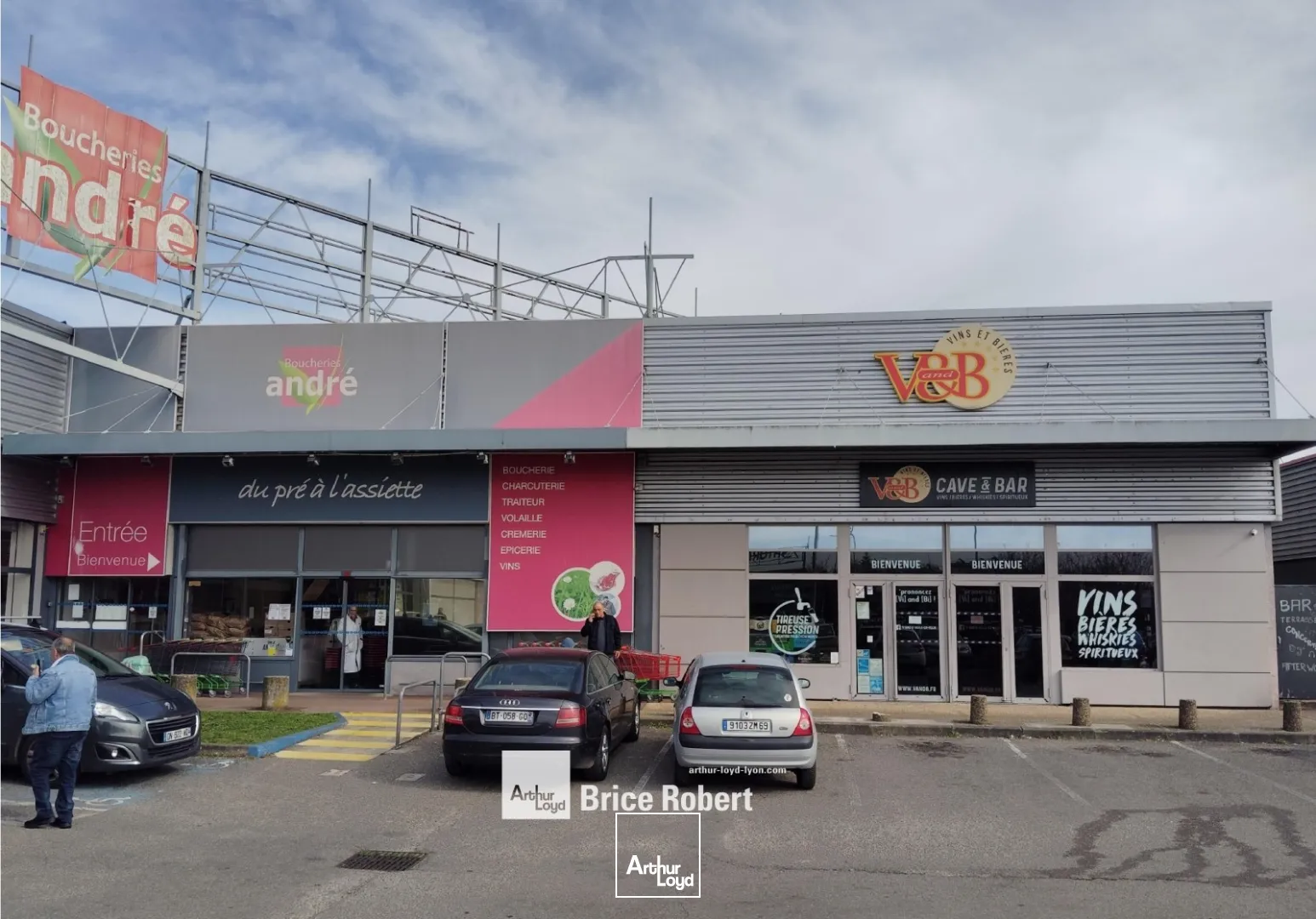 A louer - Local commercial dans zone commerciale - Vaulx en Velin