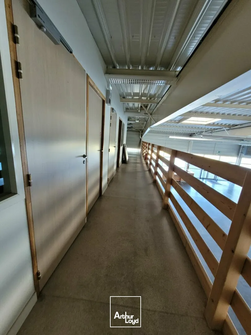 A LOUER LOCAL COMMERCIAL DE 400 m2 - AXE PASSANT - LES SABLES D'OLONNE 