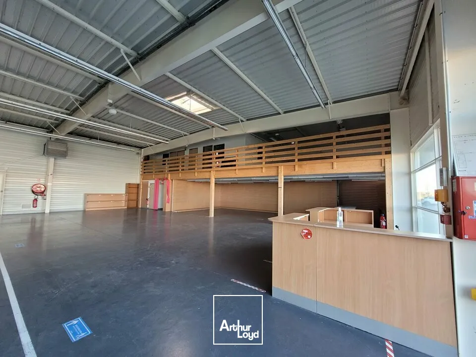 A LOUER LOCAL COMMERCIAL DE 400 m2 - AXE PASSANT - LES SABLES D'OLONNE 