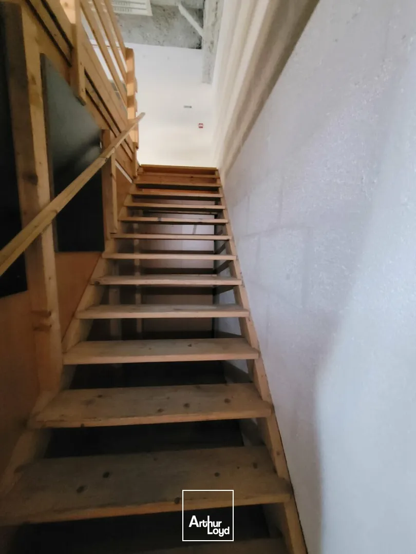 A LOUER LOCAL COMMERCIAL DE 400 m2 - AXE PASSANT - LES SABLES D'OLONNE 