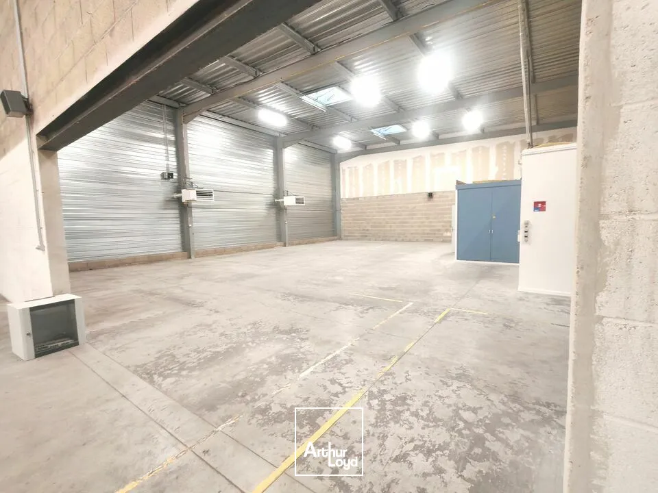 A Louer - Un ensemble 2 locaux d'activités mitoyens non séparés de 540m2 avec bureaux à Cormontreuil