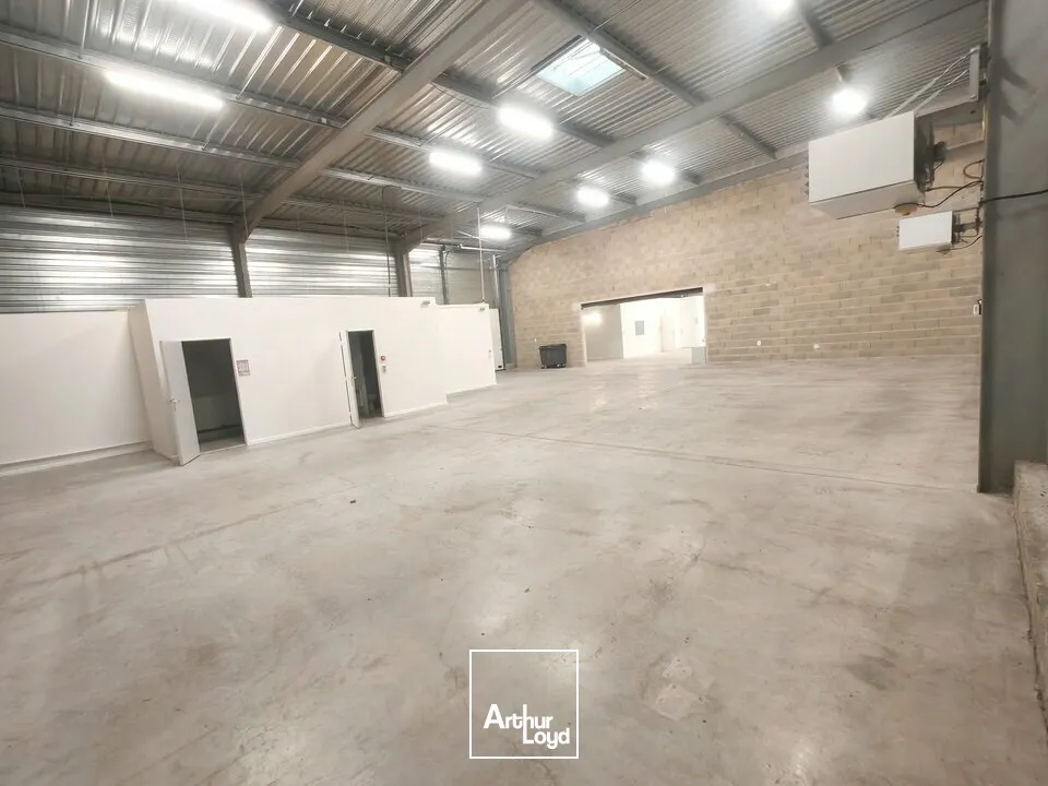 A Louer - Un ensemble 2 locaux d'activités mitoyens non séparés de 540m2 avec bureaux à Cormontreuil