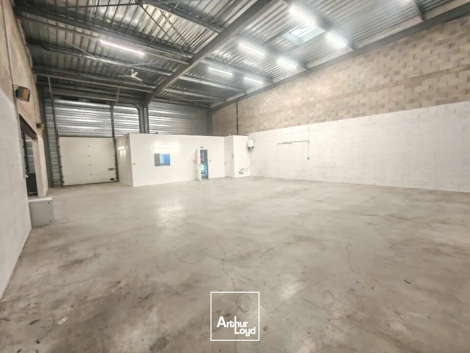 A Louer - Un ensemble 2 locaux d'activités mitoyens non séparés de 540m2 avec bureaux à Cormontreuil