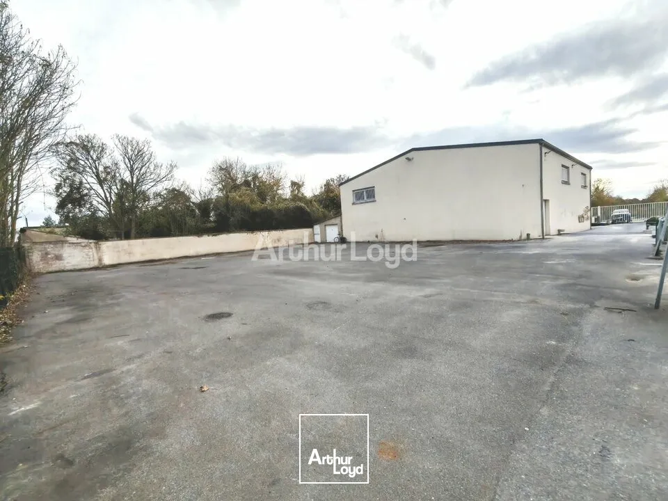 A VENDRE - Un Bâtiment d'activité de 837,80m2 avec une parcelle libre de 1131,50m2 secteur La Neuvilette