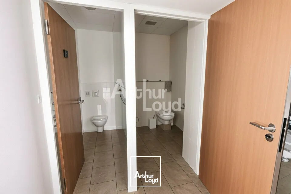 Local commercial / Bureau à vendre à Aix les bains-en emplacement 1bis