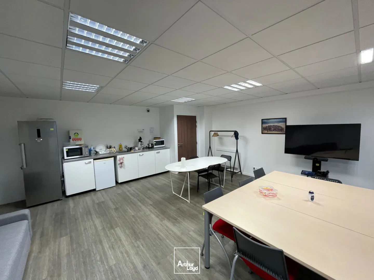 A Louer - Local d'activité d'env. 351 m2 