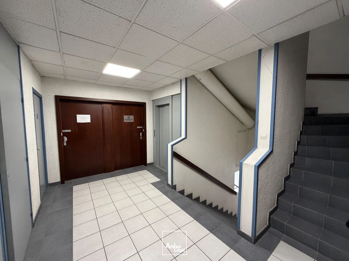 BUREAUX A LOUER MEYLAN - 180 m² 