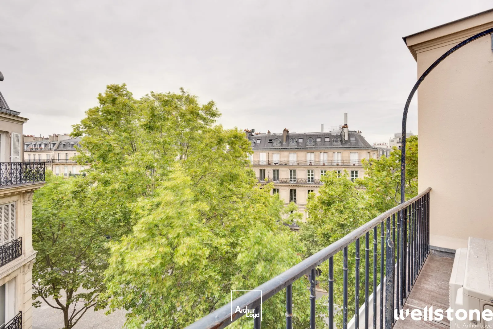 Bureaux à louer à PARIS 75008