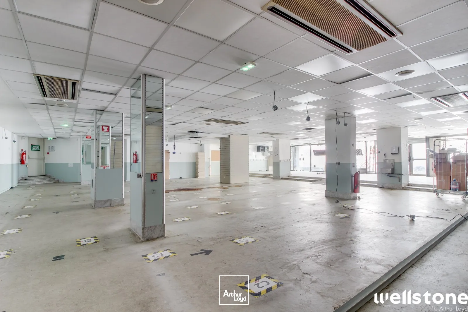 Locaux commerciaux à louer à PARIS 75018